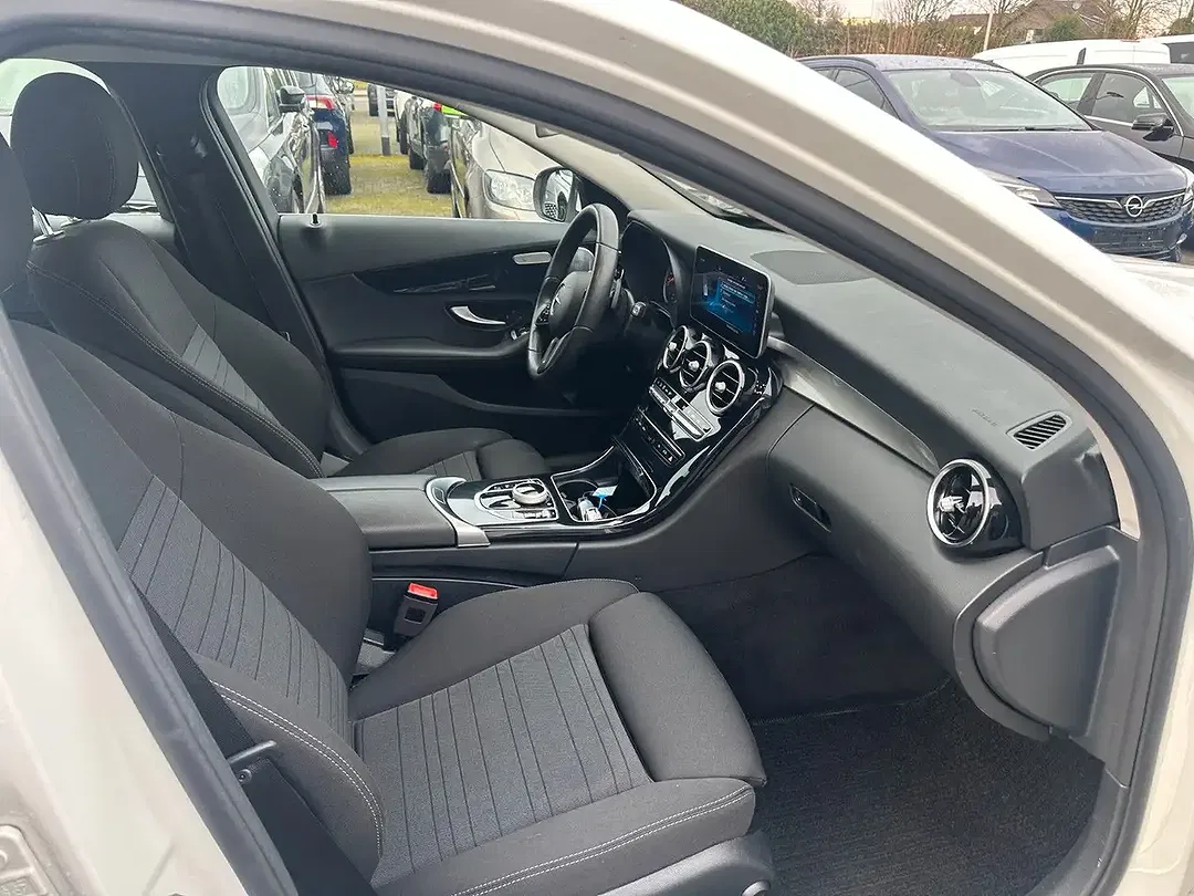 Mercedes-Benz C 300 - Thumbnail 9