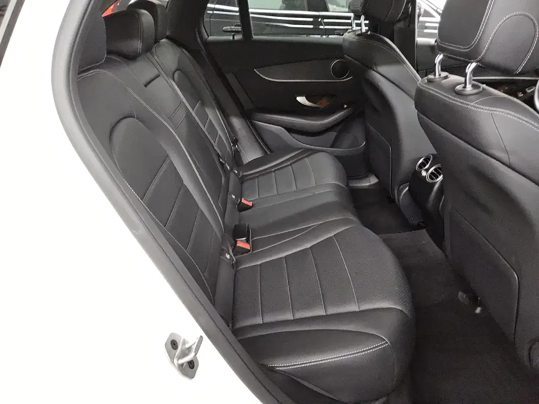 Mercedes-Benz GLC 300 - Thumbnail 12