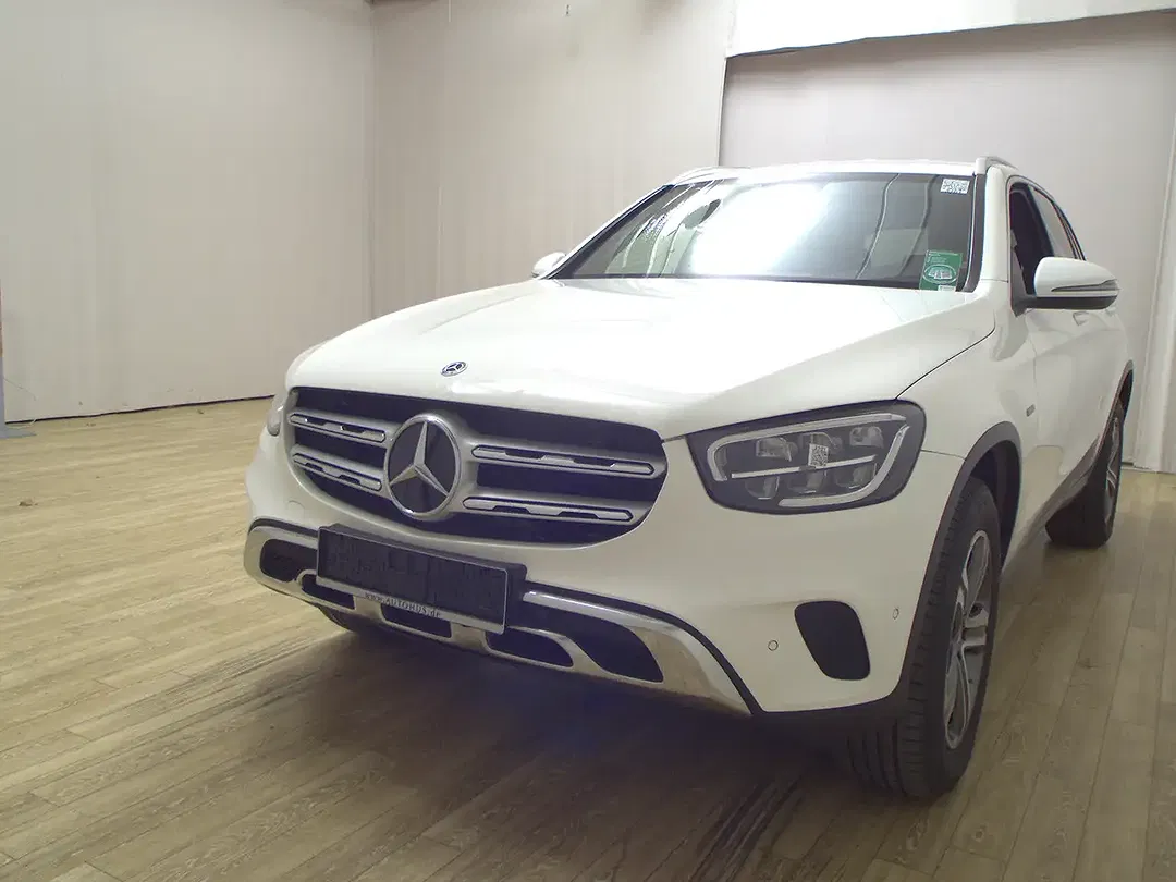 Mercedes-Benz GLC 300 - Thumbnail 2