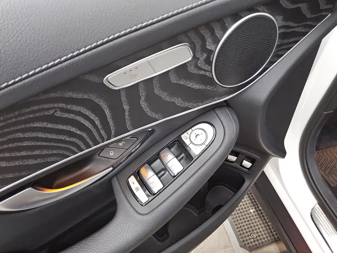 Mercedes-Benz GLC 300 - Thumbnail 8