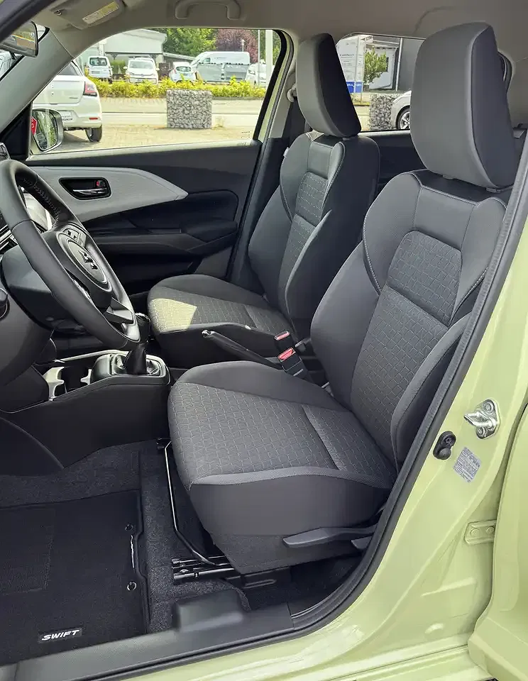 Suzuki Swift - Thumbnail 9