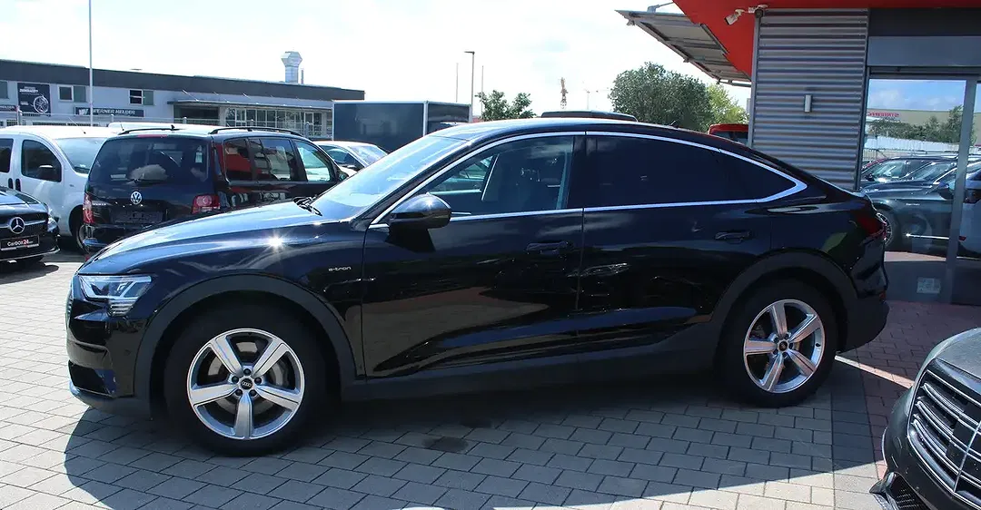 Audi e-tron - Thumbnail 3