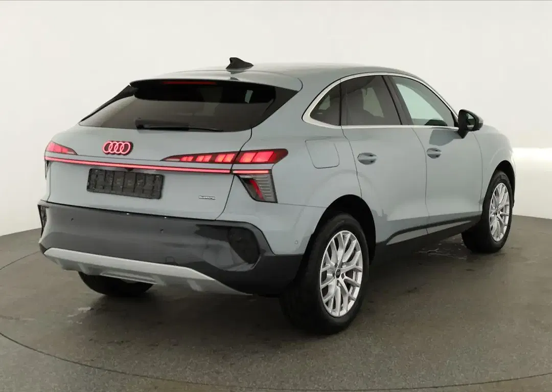 Audi Q3 - Thumbnail 3