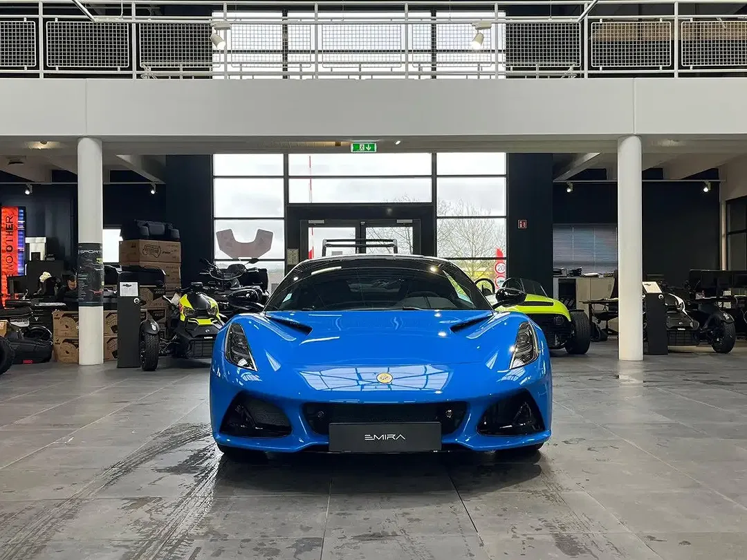 Lotus Emira - Thumbnail 2