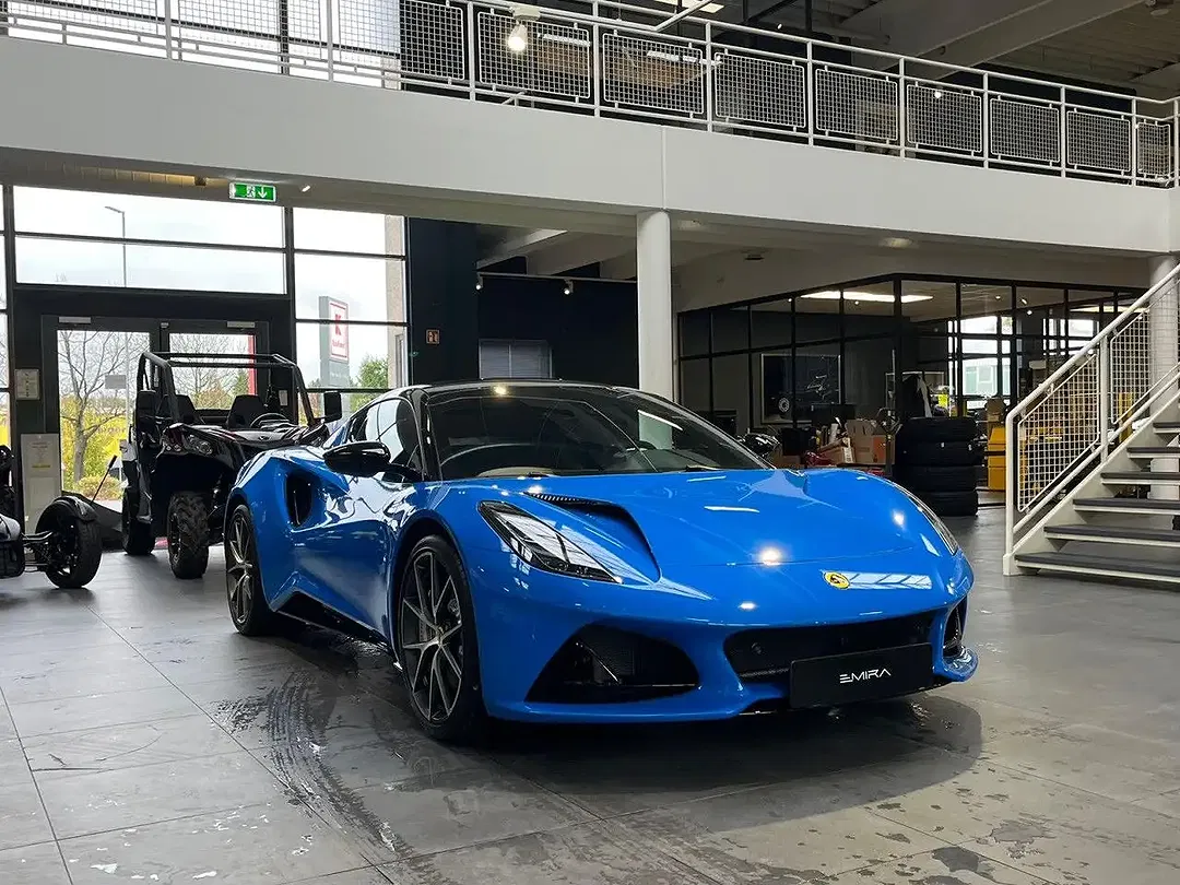 Lotus Emira - Thumbnail 3