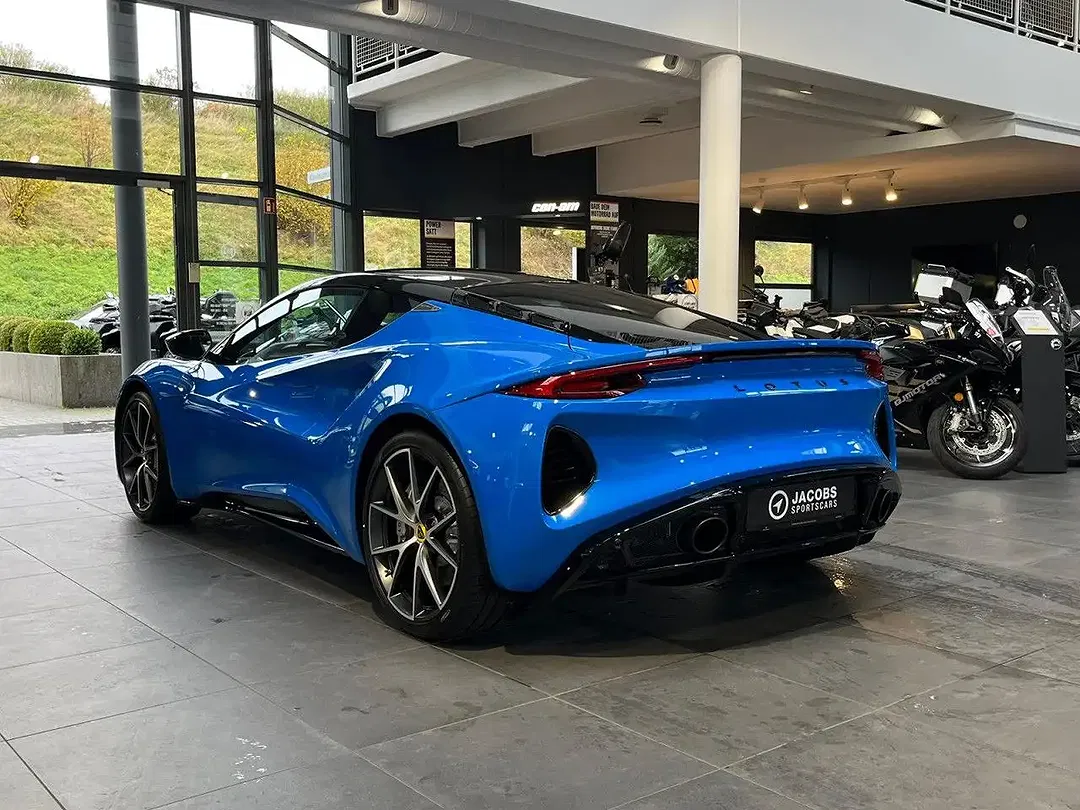 Lotus Emira - Thumbnail 4