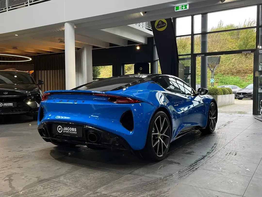 Lotus Emira - Thumbnail 6