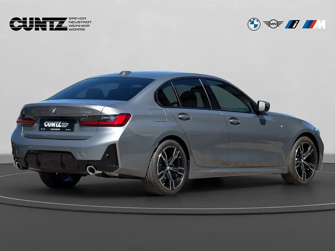 BMW 320 - Thumbnail 5