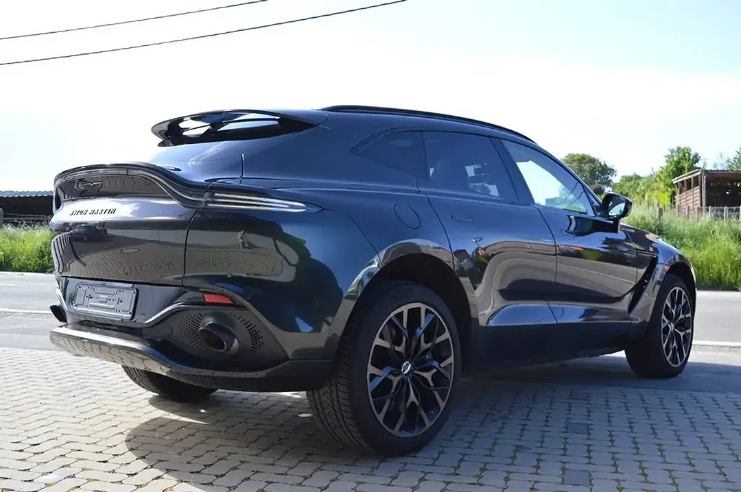 Aston Martin DBX - Thumbnail 2