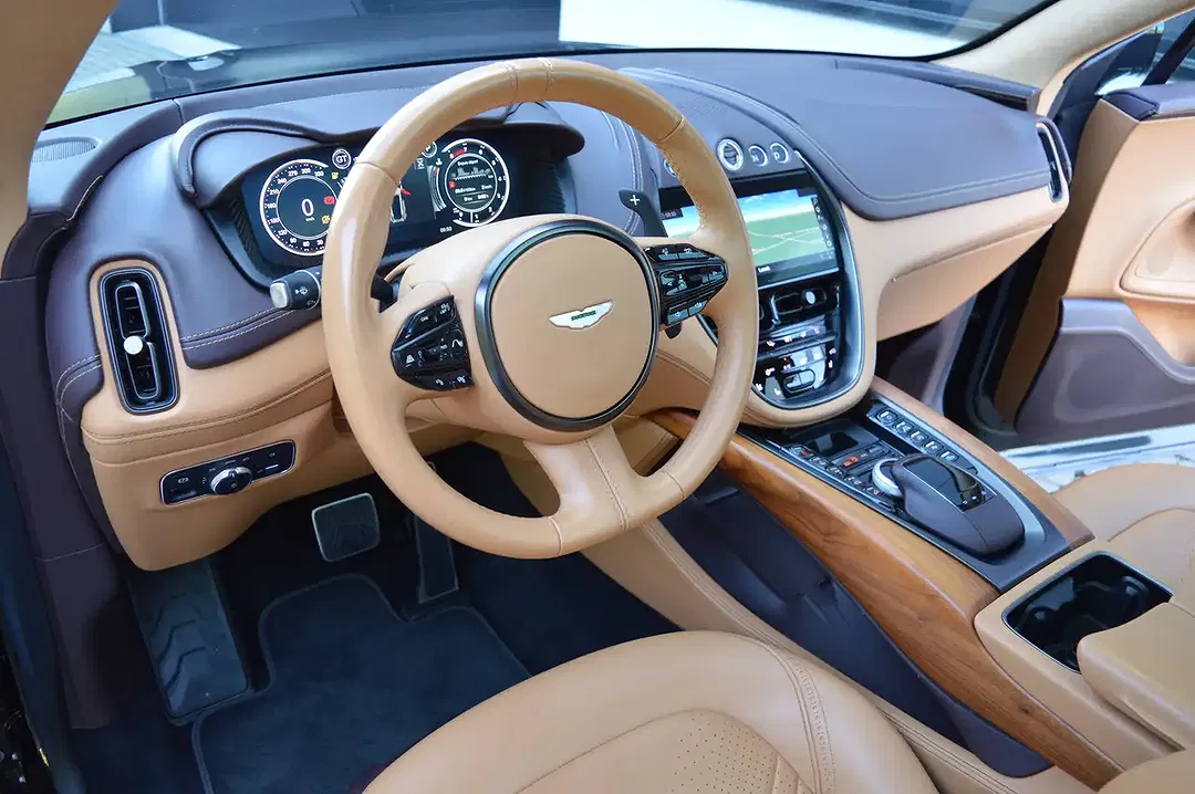 Aston Martin DBX - Thumbnail 8