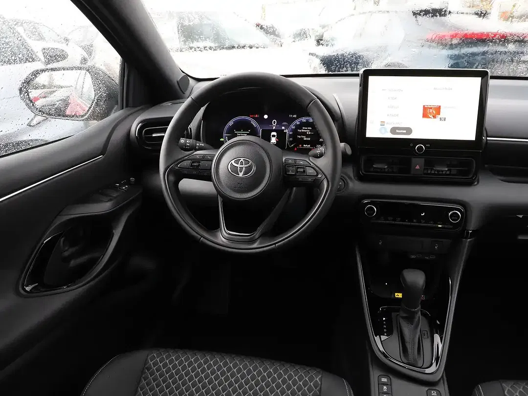 Toyota Yaris - Thumbnail 9