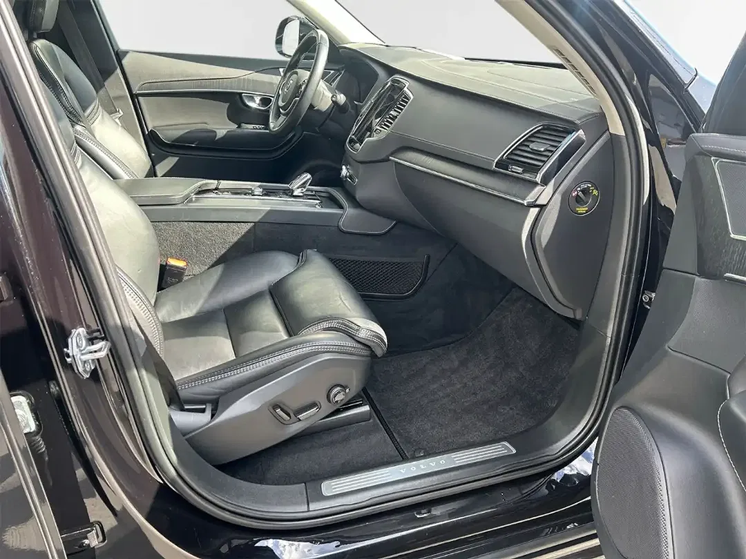 Volvo XC90 - Thumbnail 3