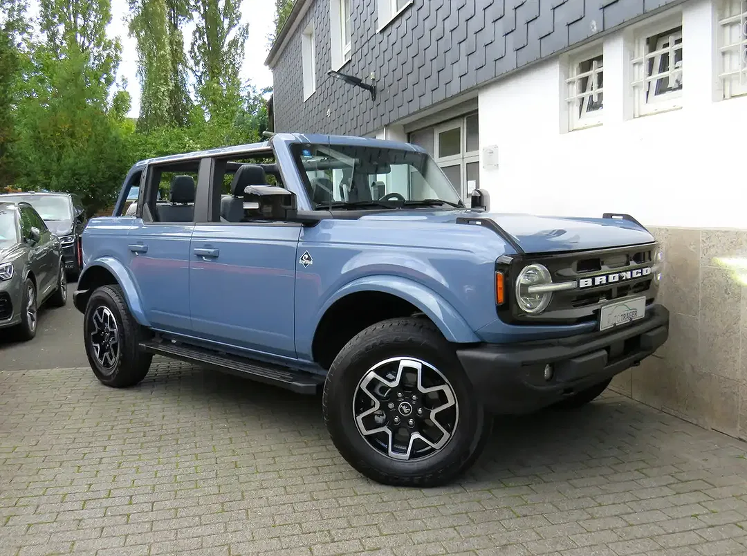 Ford Bronco - Thumbnail 11