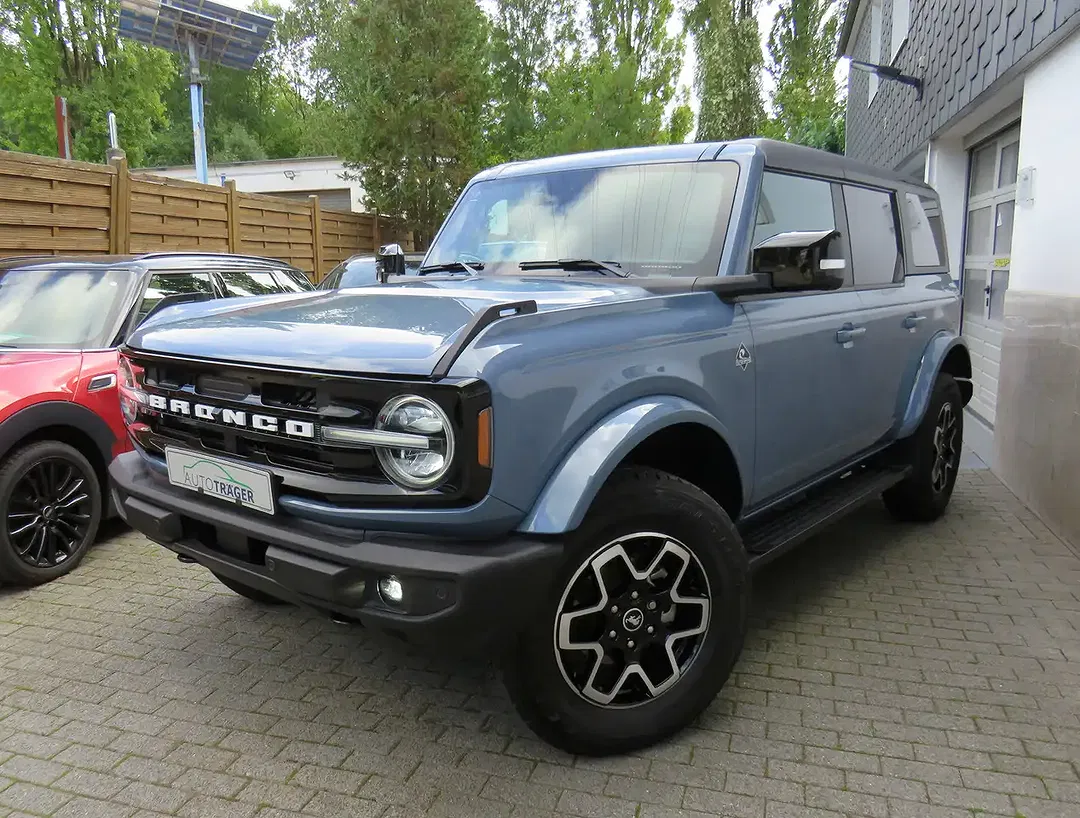 Ford Bronco - Thumbnail 3
