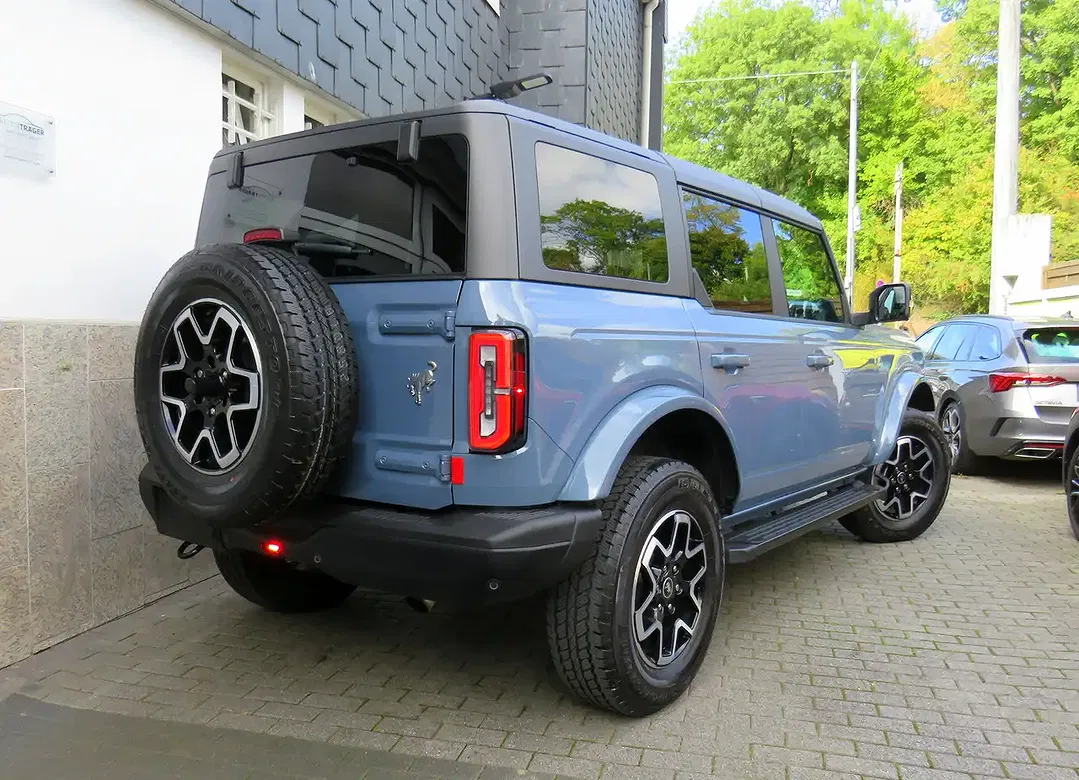 Ford Bronco - Thumbnail 5