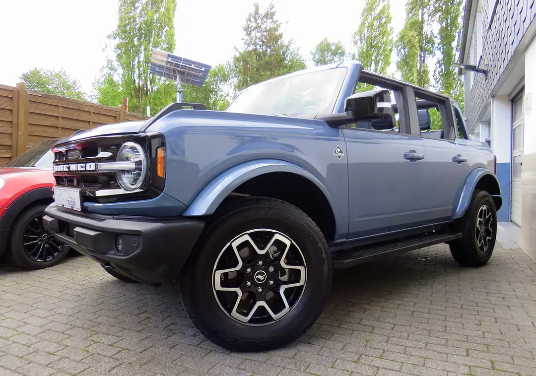 Ford Bronco - Thumbnail 9