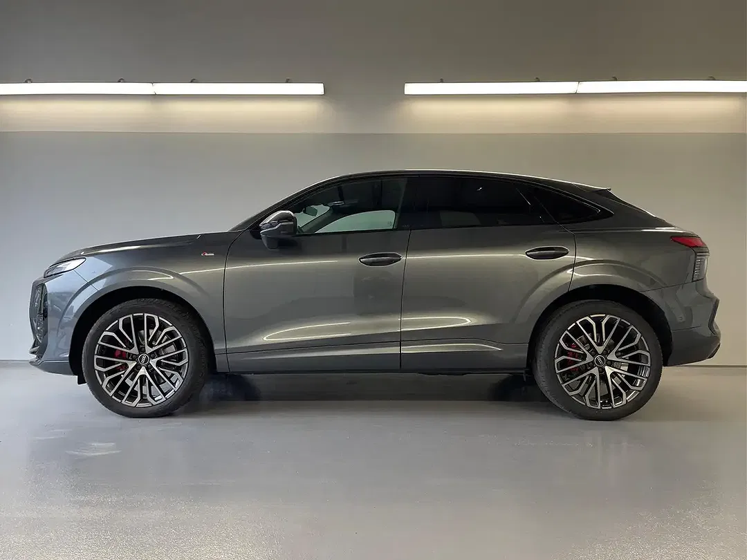 Audi Q3 - Thumbnail 3