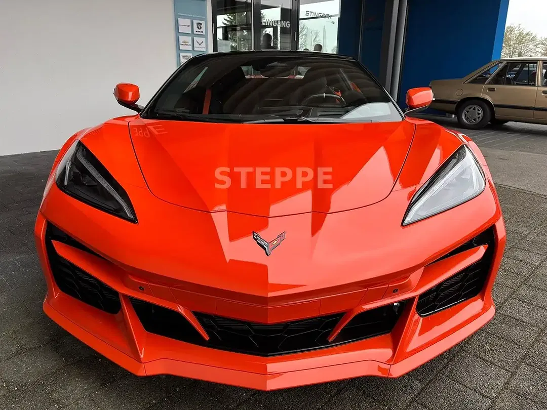 Corvette C8 - Thumbnail 3