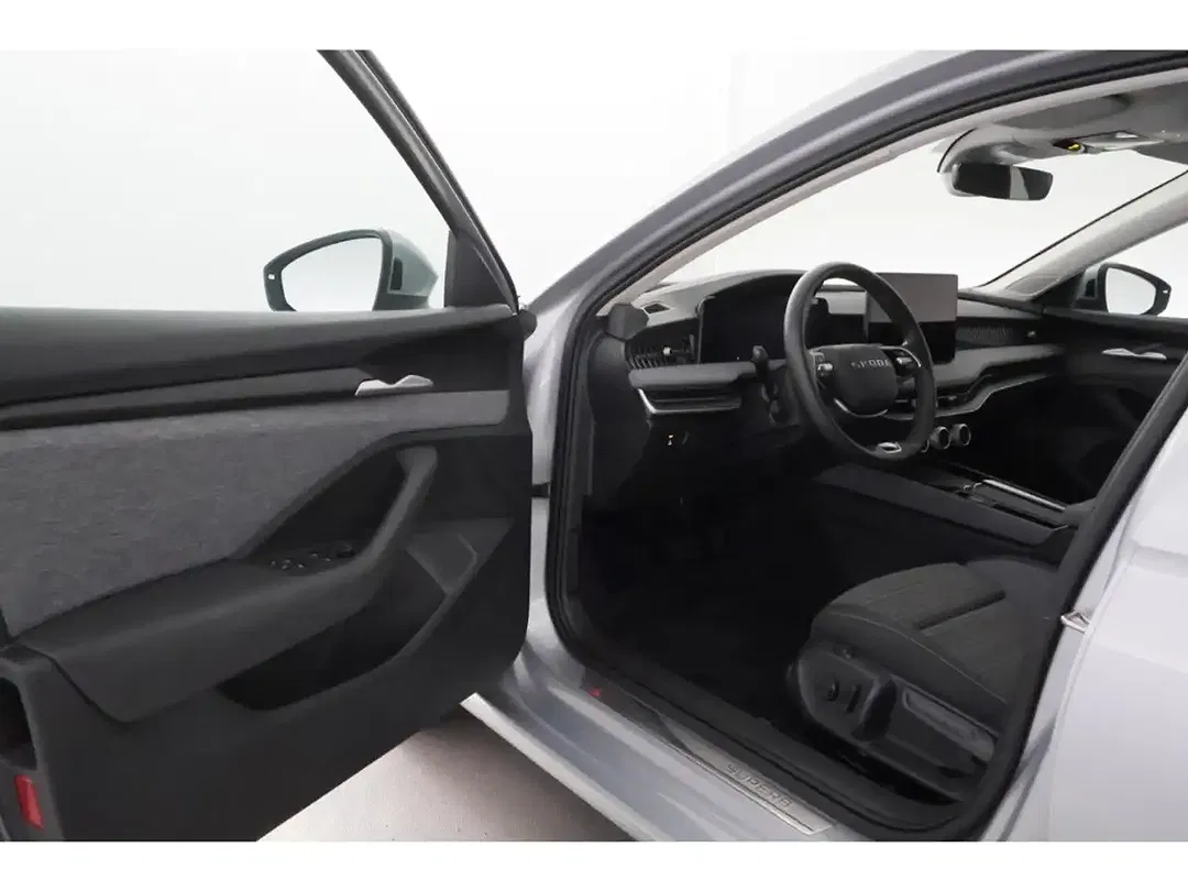 Skoda Superb - Thumbnail 14