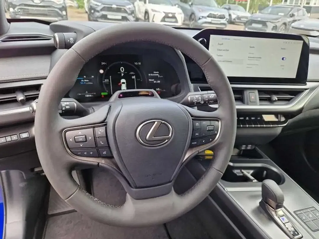 Lexus UX 300h - Thumbnail 10