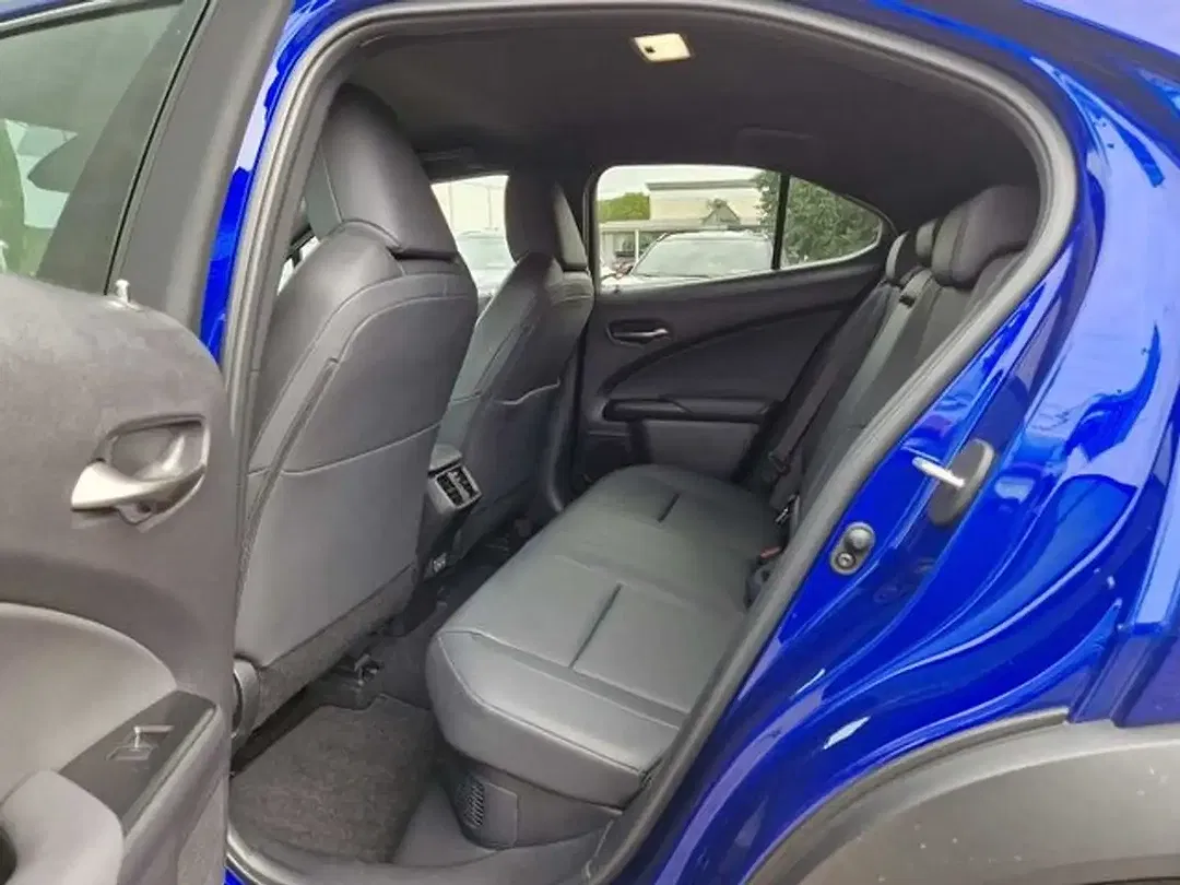 Lexus UX 300h - Thumbnail 11