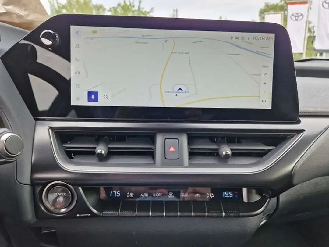 Lexus UX 300h - Thumbnail 13