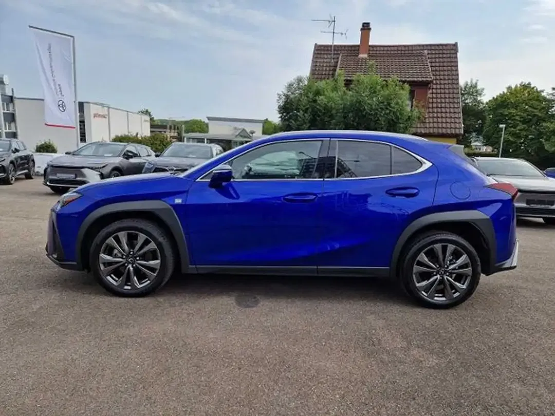 Lexus UX 300h - Thumbnail 2