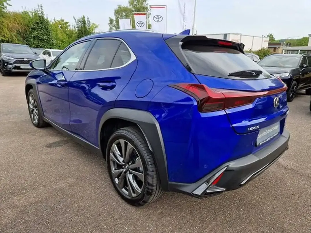 Lexus UX 300h - Thumbnail 3
