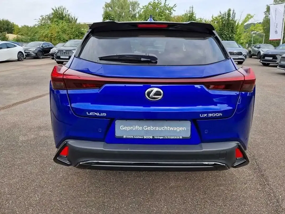 Lexus UX 300h - Thumbnail 4