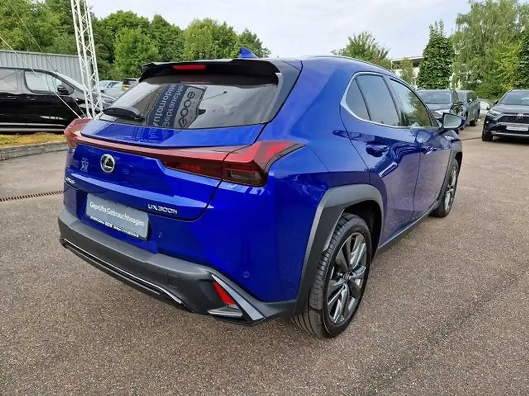 Lexus UX 300h - Thumbnail 5