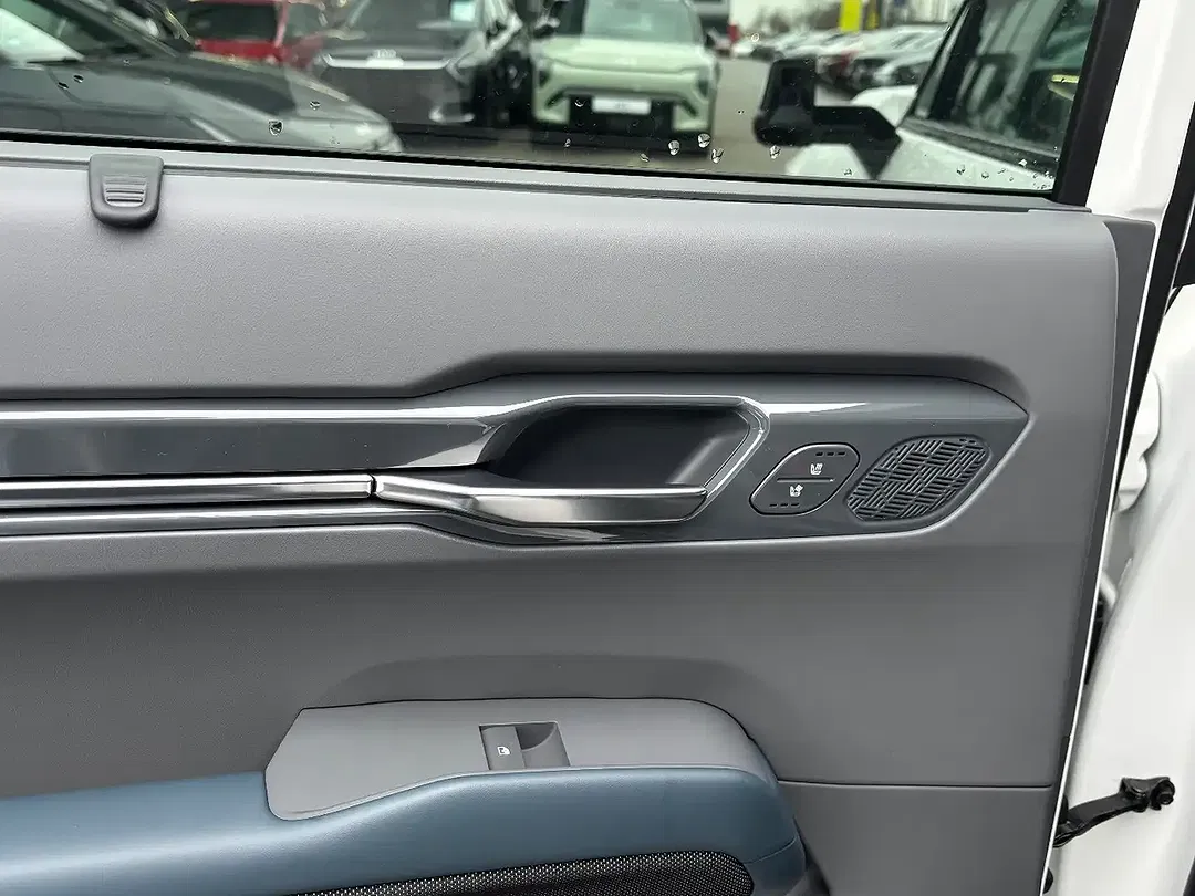 Kia EV9 - Thumbnail 13