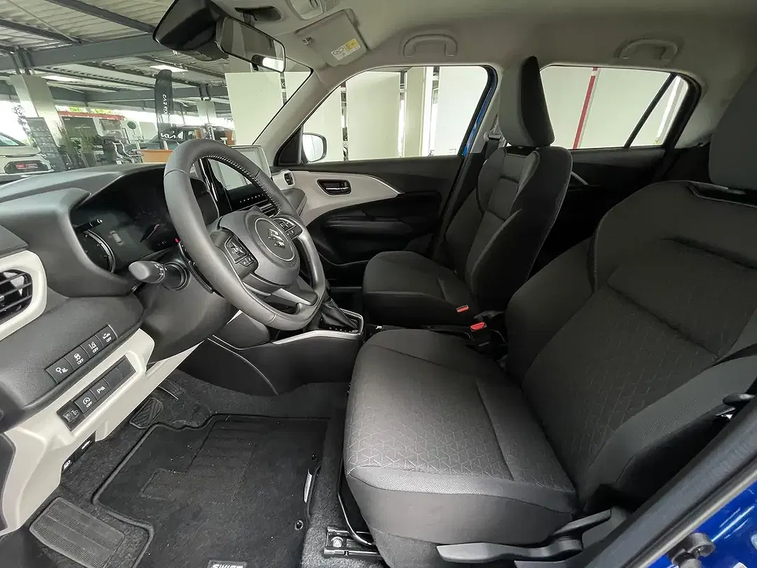 Suzuki Swift - Thumbnail 8