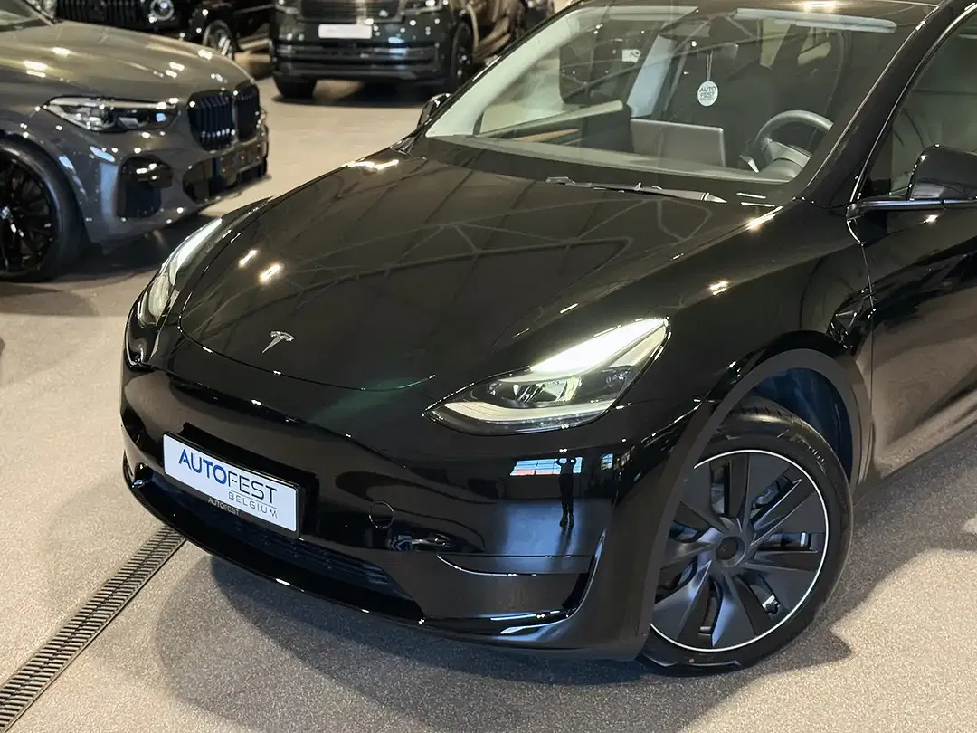 Tesla Model Y - Thumbnail 10