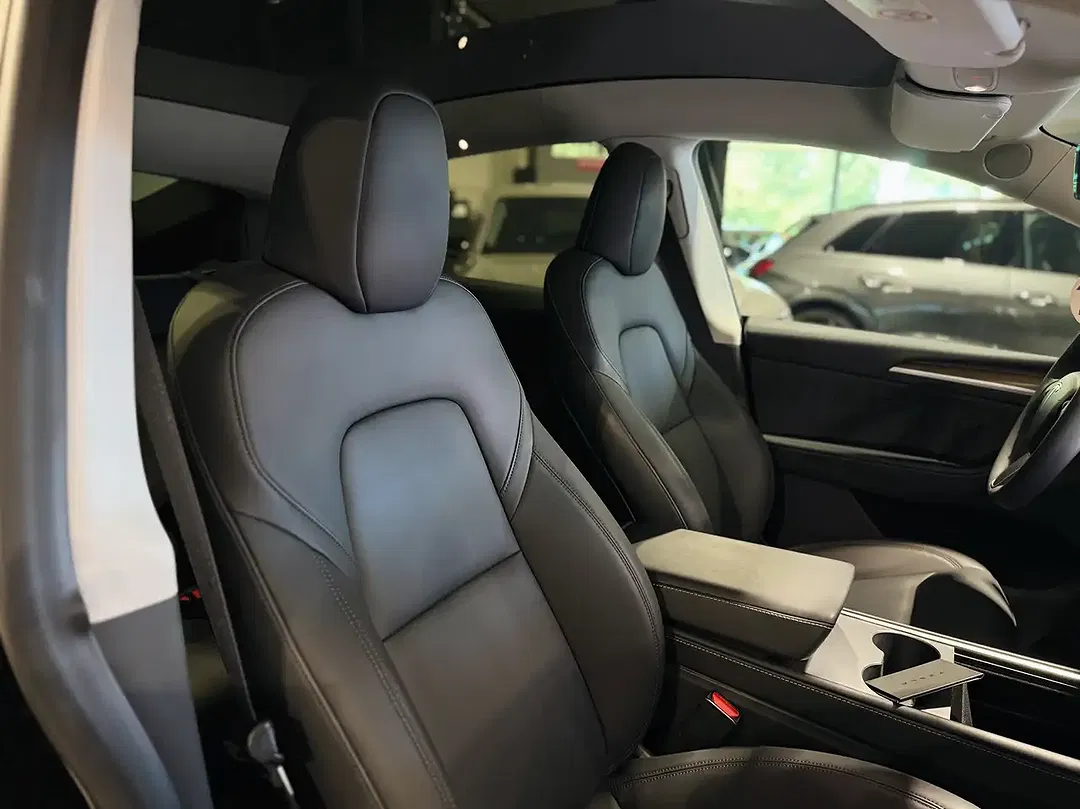 Tesla Model Y - Thumbnail 24