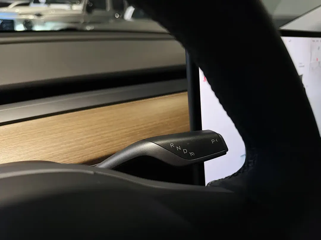 Tesla Model Y - Thumbnail 25