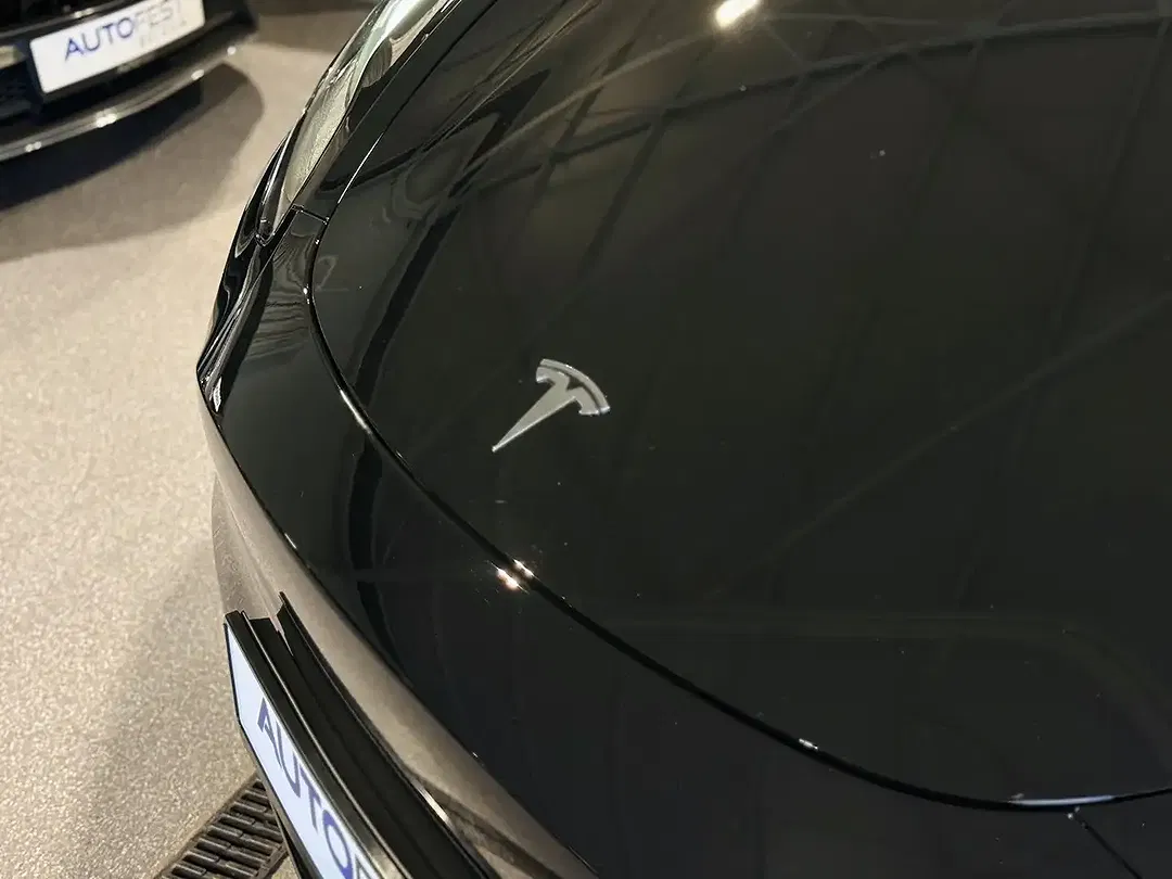 Tesla Model Y - Thumbnail 27