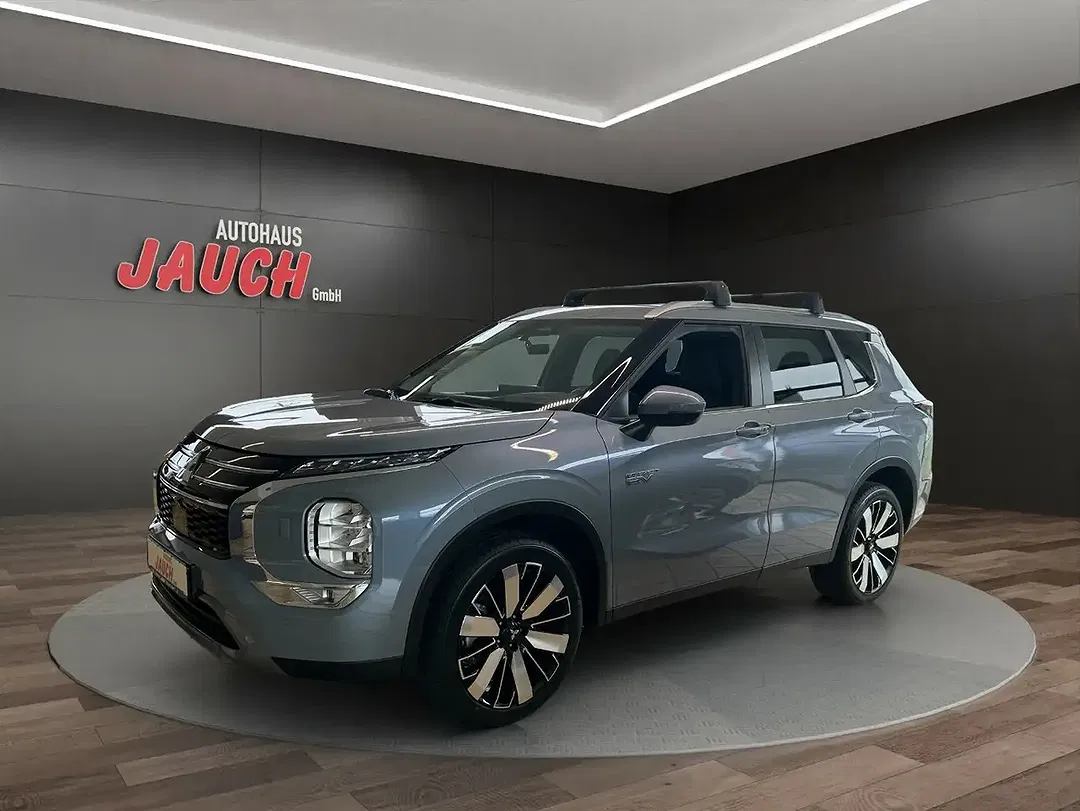 Mitsubishi Outlander - Thumbnail 1