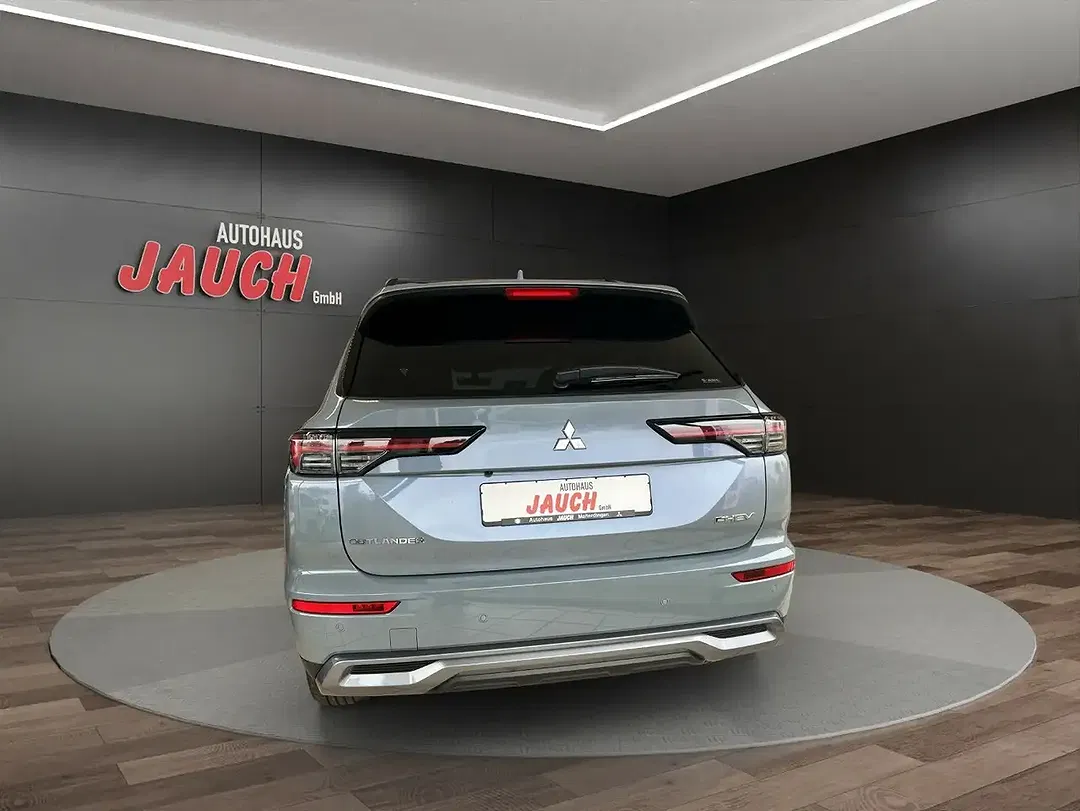 Mitsubishi Outlander - Thumbnail 4