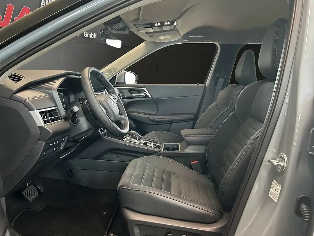 Mitsubishi Outlander - Thumbnail 7
