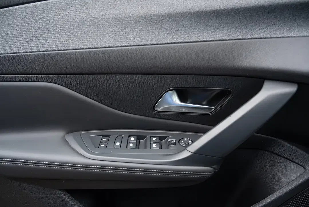 Peugeot 308 - Thumbnail 12