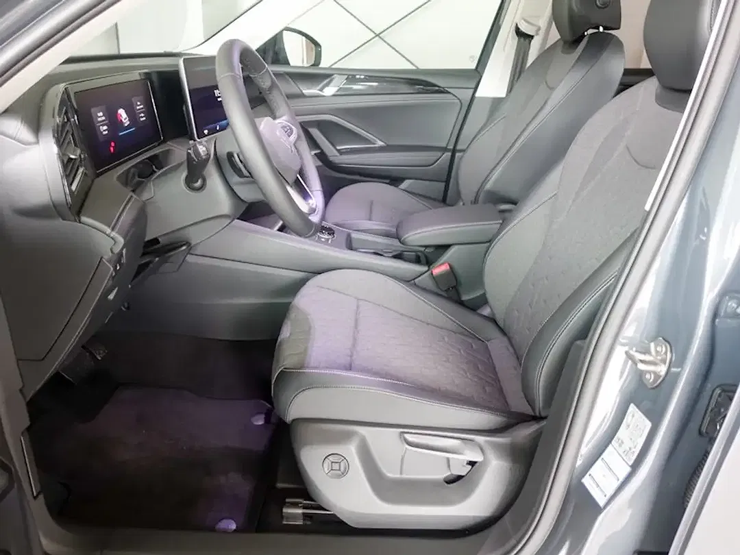 Volkswagen Tiguan - Thumbnail 9
