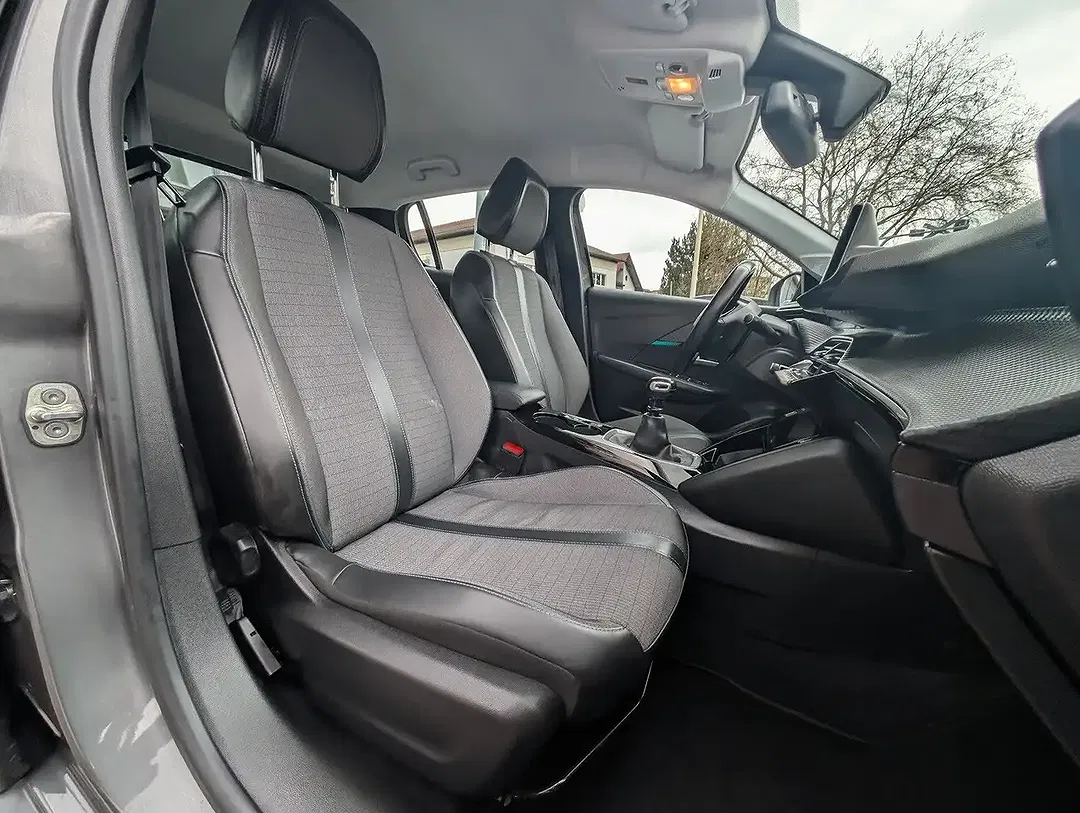 Peugeot 208 - Thumbnail 13