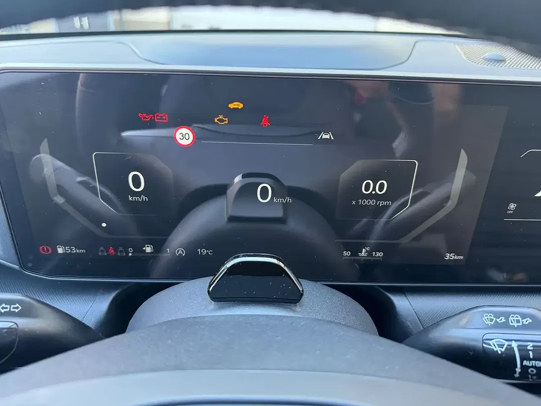 Kia K4 - Thumbnail 26