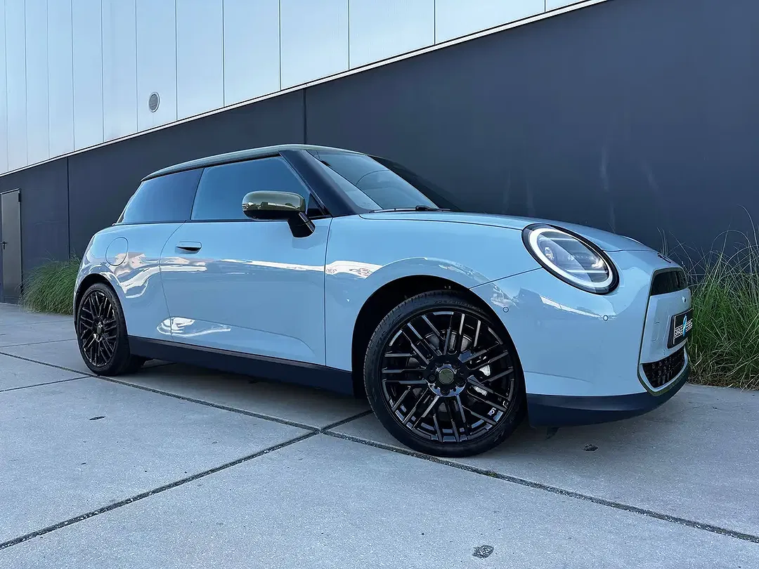 MINI Cooper SE - Thumbnail 1