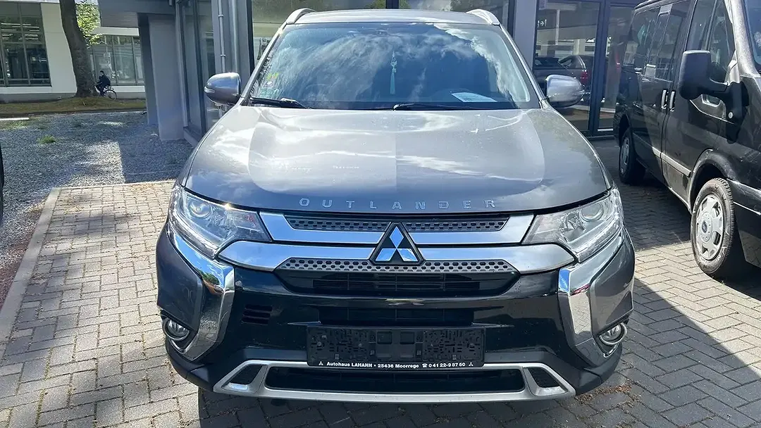 Mitsubishi Outlander - Thumbnail 2