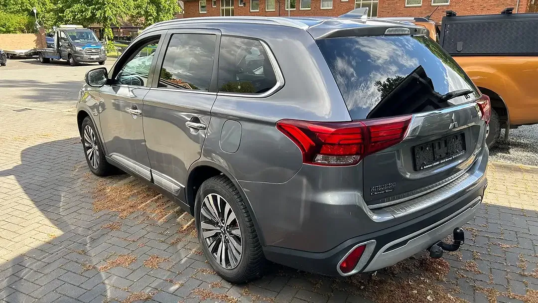 Mitsubishi Outlander - Thumbnail 5