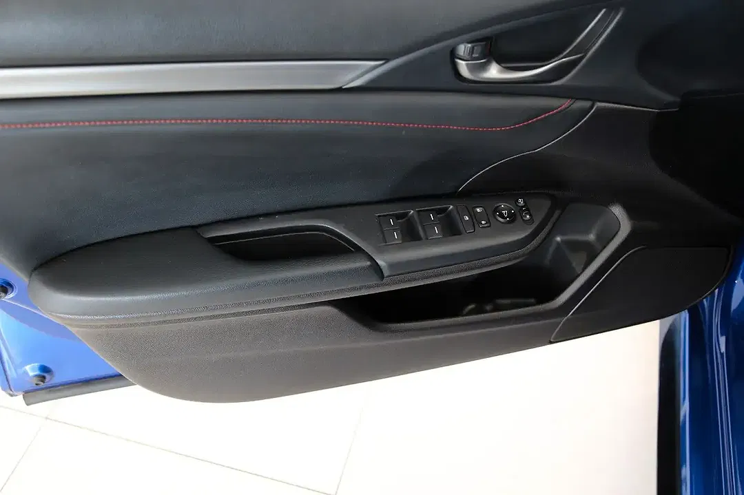 Honda Civic - Thumbnail 17