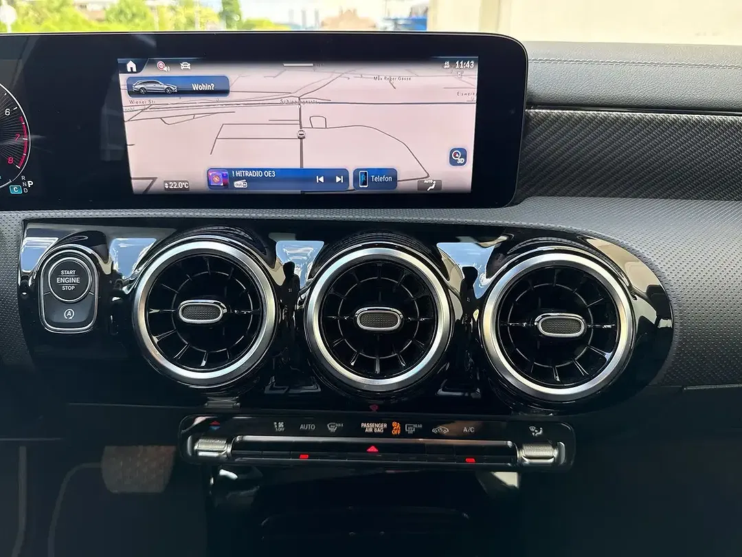 Mercedes-Benz CLA 200 - Thumbnail 9