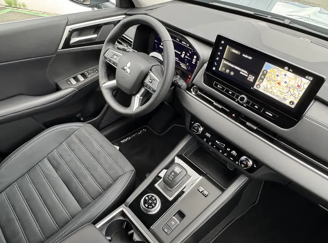 Mitsubishi Outlander - Thumbnail 11