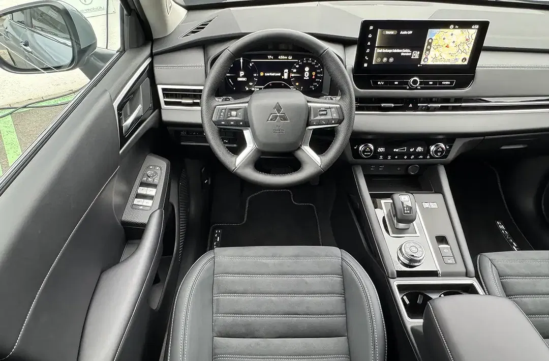 Mitsubishi Outlander - Thumbnail 12